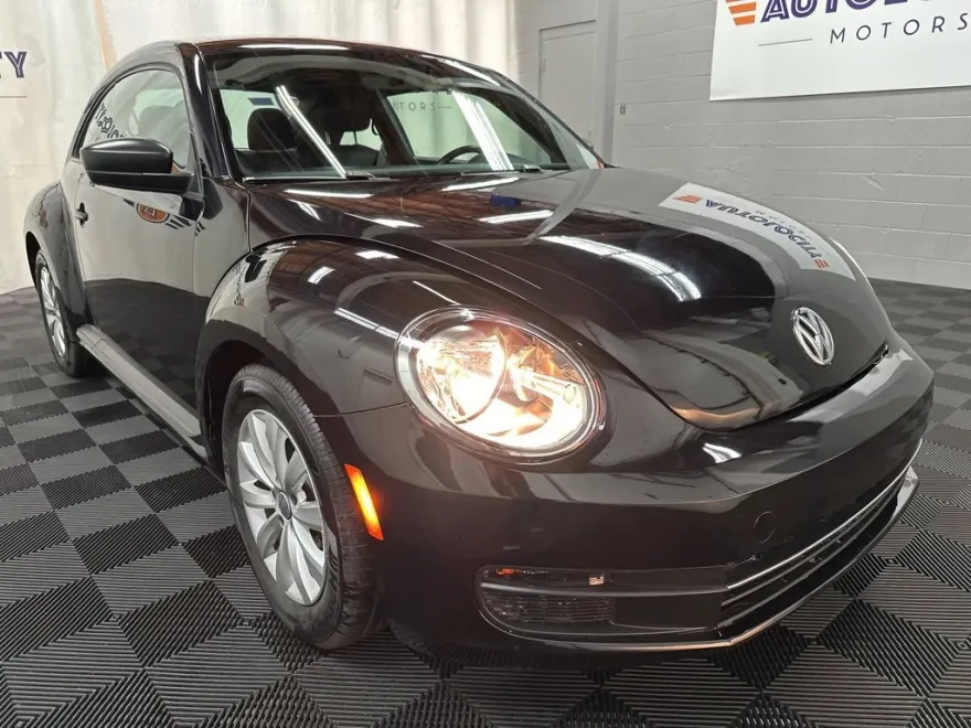 2018 Volkswagen Beetle S photo 1