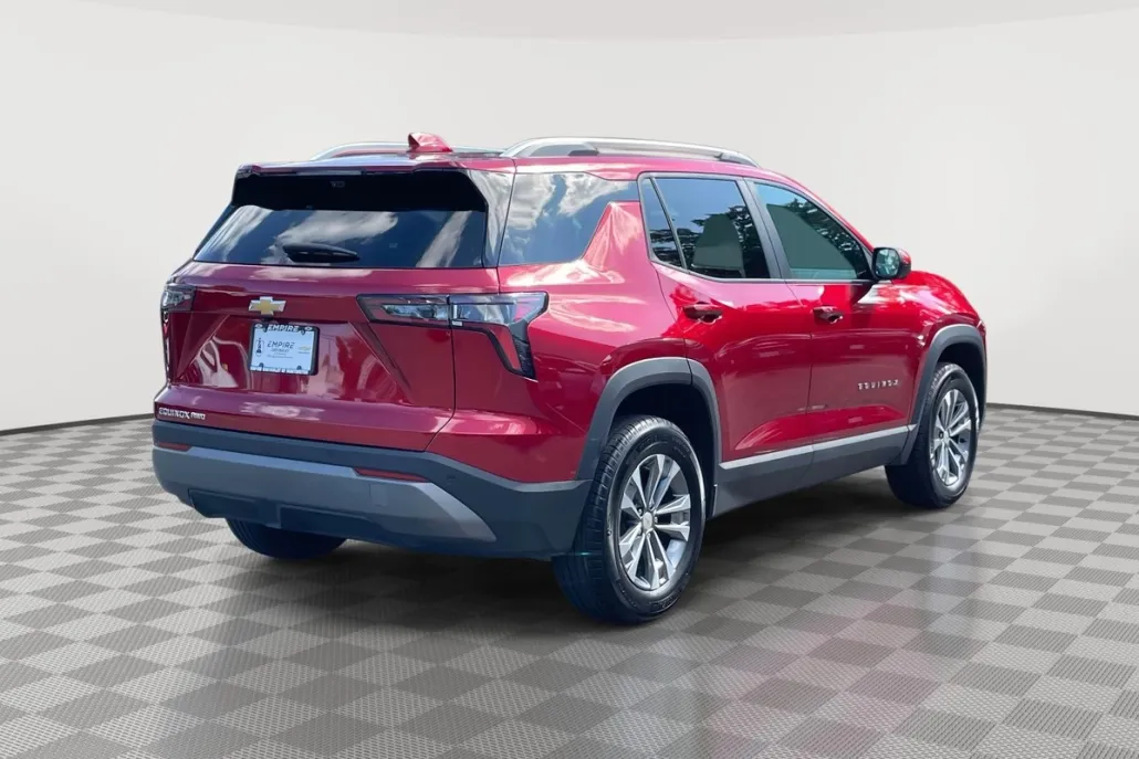 2025 Chevrolet Equinox LT photo 1