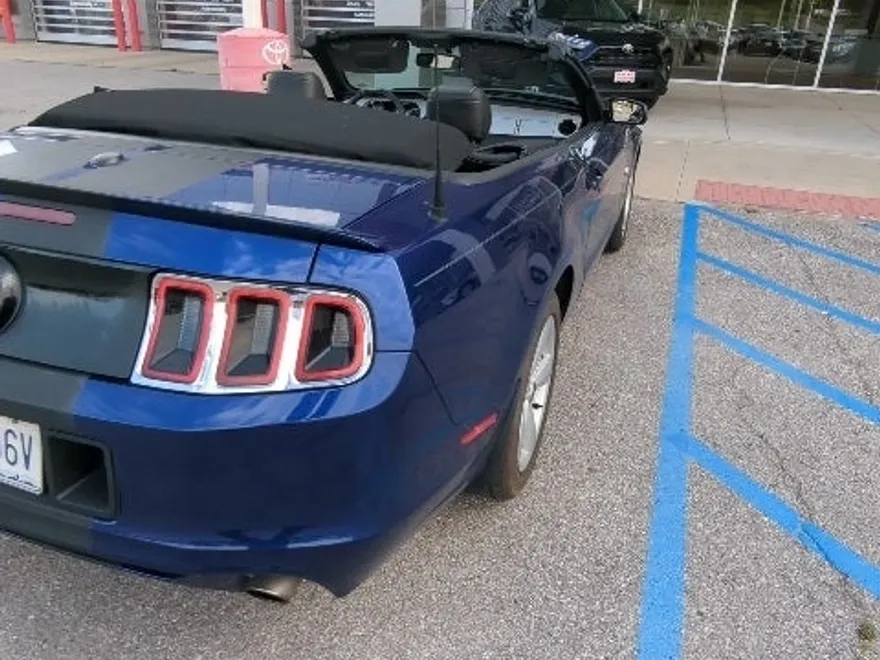 2013 Ford Mustang GT Premium Convertible photo 1