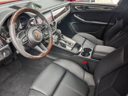 2025 Porsche Macan S photo 4
