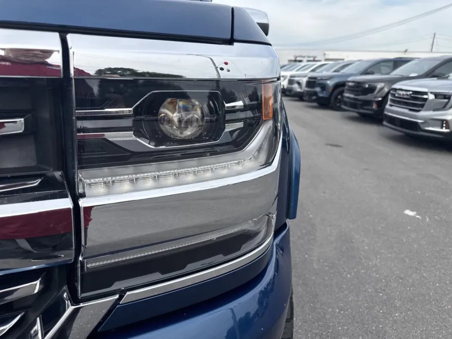 2018 Chevrolet Silverado 1500 High Country photo 1