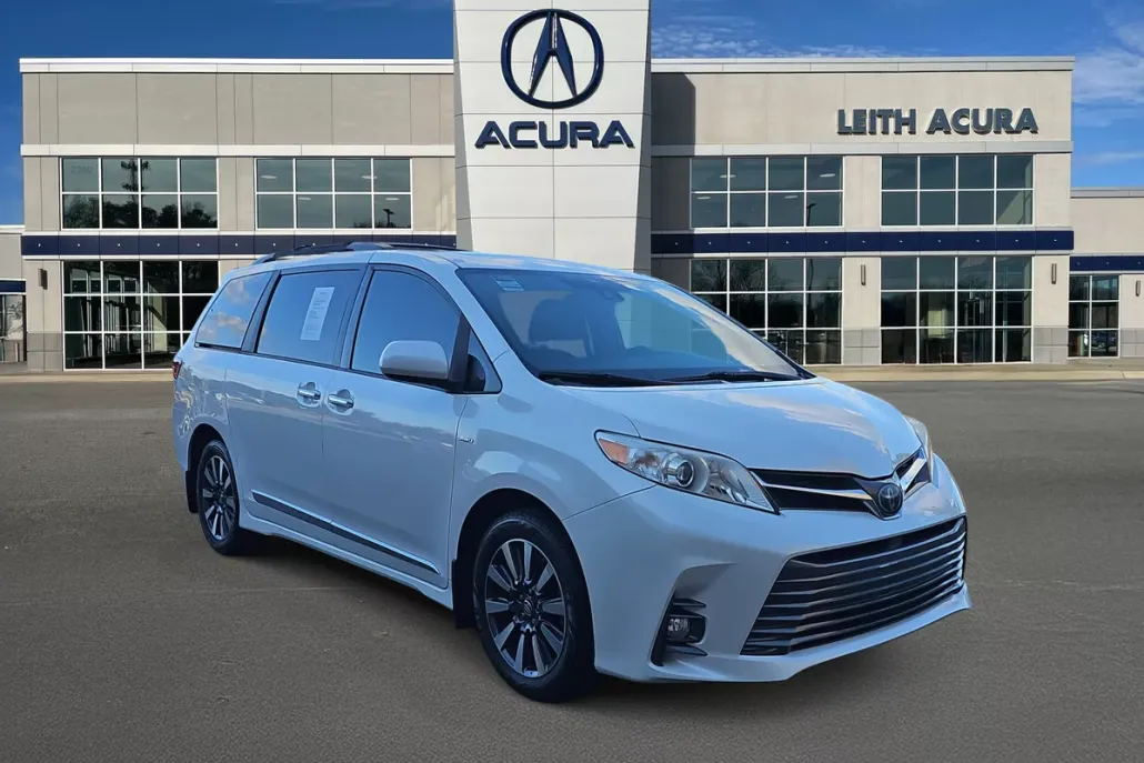 2019 Toyota Sienna XLE Premium photo 1