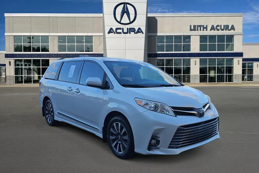 2019 Toyota Sienna XLE Premium photo 1