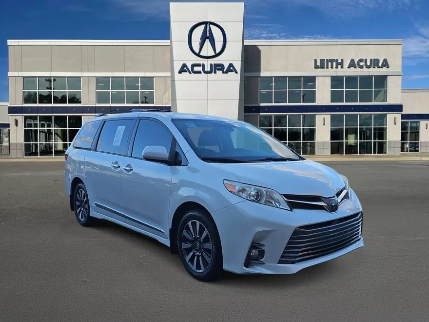 2019 Toyota Sienna XLE Premium photo 1