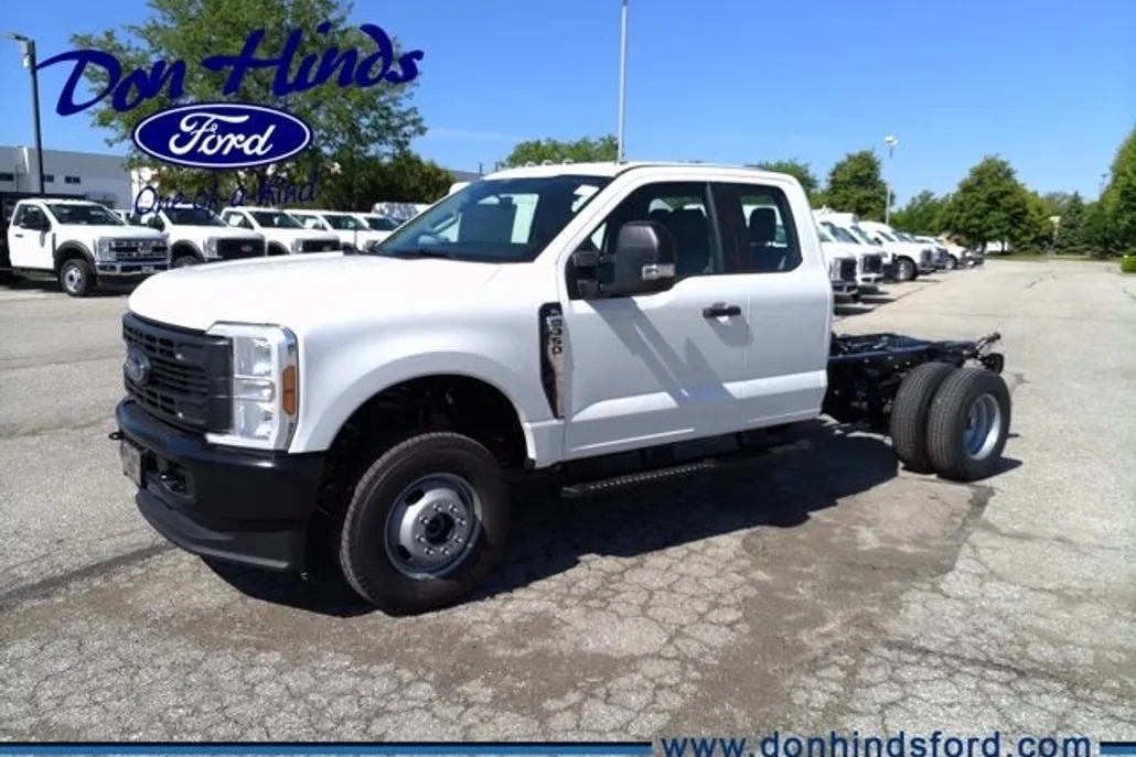 2025 Ford F-350 XL photo 1