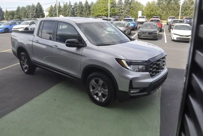 2025 Honda Ridgeline TrailSport photo 1