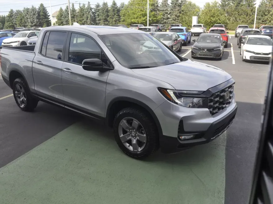 2025 Honda Ridgeline TrailSport photo 1