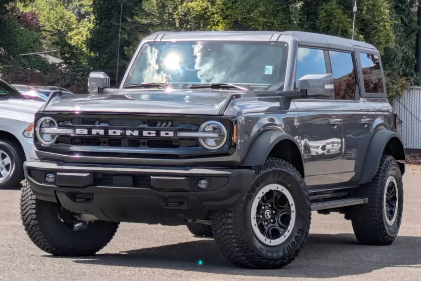 2023 Ford Bronco Outer Banks photo 1