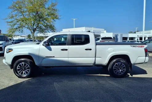 2023 Toyota Tacoma TRD Sport V6 photo 3