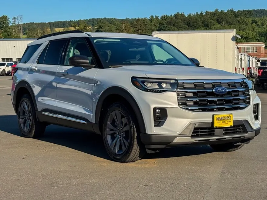 2025 Ford Explorer photo 1