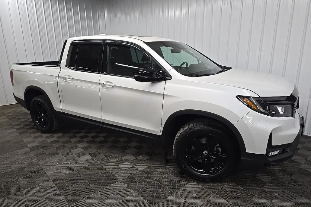 2021 Honda Ridgeline Black Edition photo 1