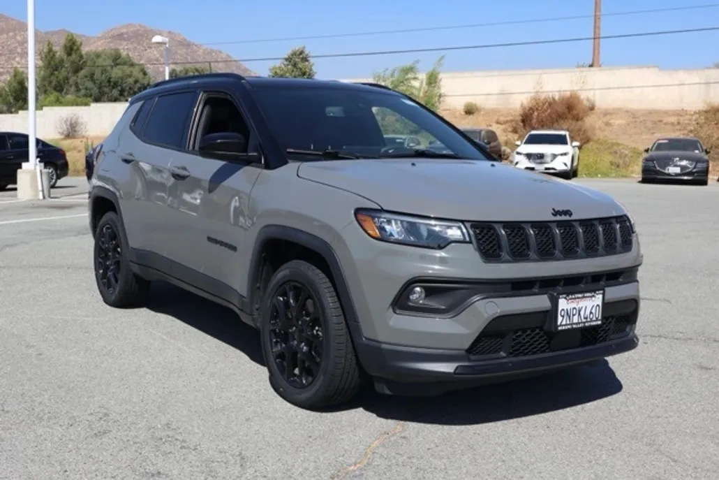 2023 Jeep Compass Altitude photo 1