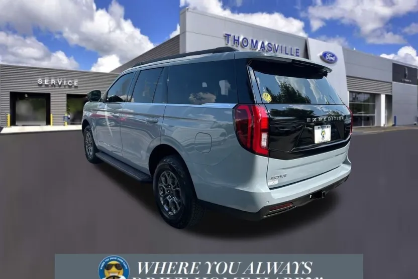 2025 Ford Expedition photo 1