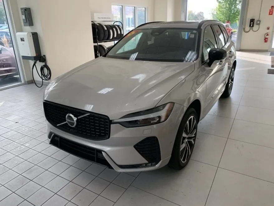 2025 Volvo XC60 B5 Plus photo 1