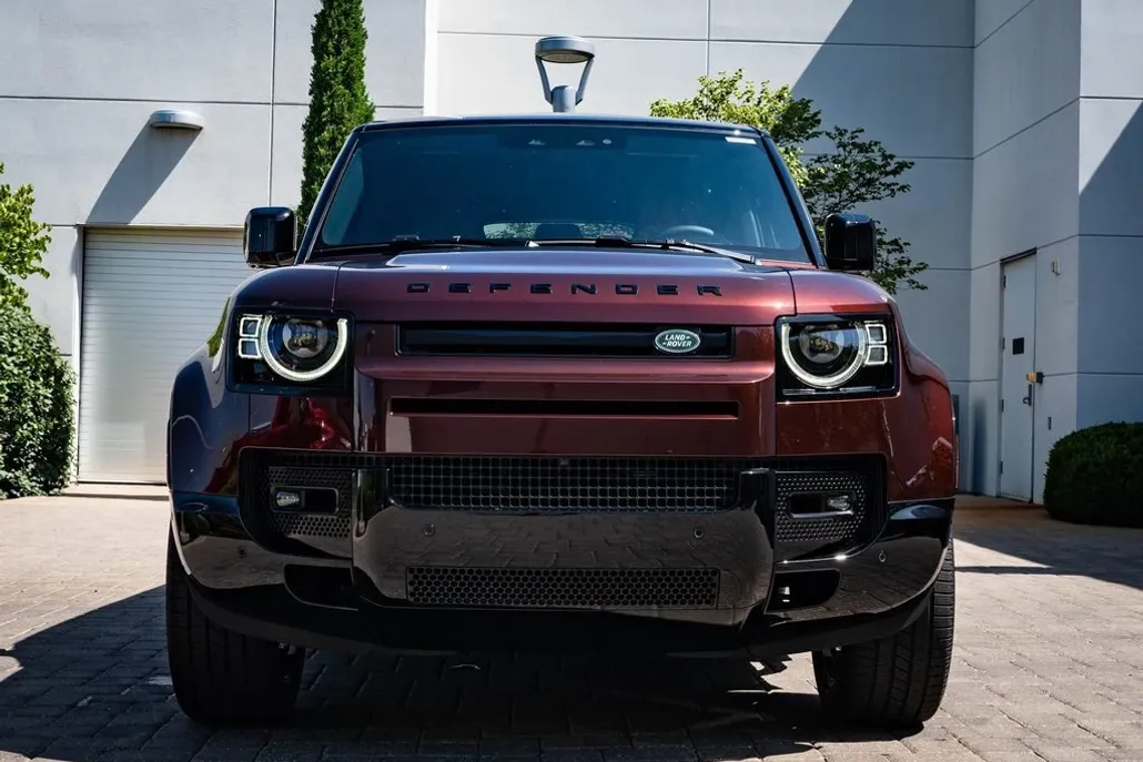 2025 Land Rover Defender 130 X-Dynamic SE photo 1