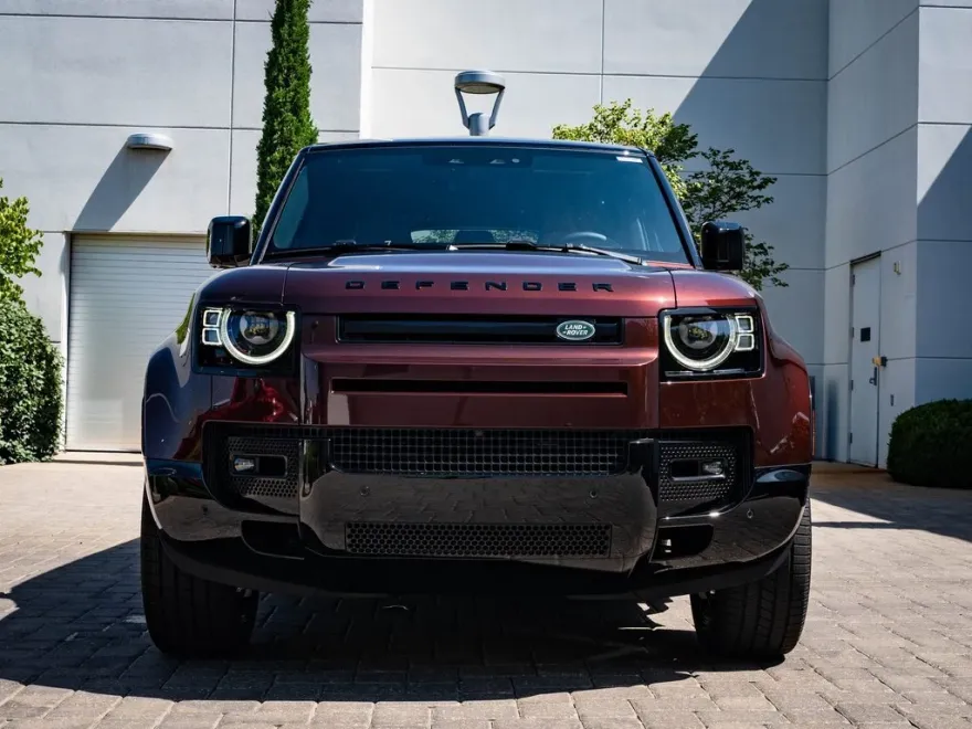 2025 Land Rover Defender 130 X-Dynamic SE photo 1