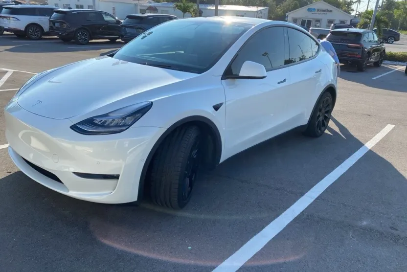 2021 Tesla Model Y Long Range photo 1