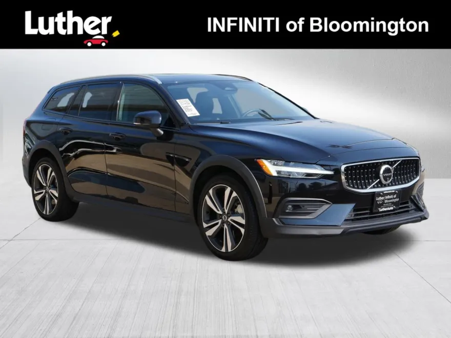 2024 Volvo V60 Cross Country Plus photo 1