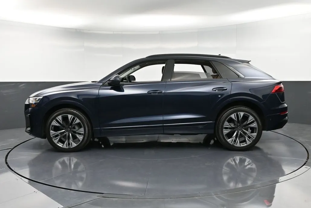 2024 Audi Q8 55 Premium Plus photo 1