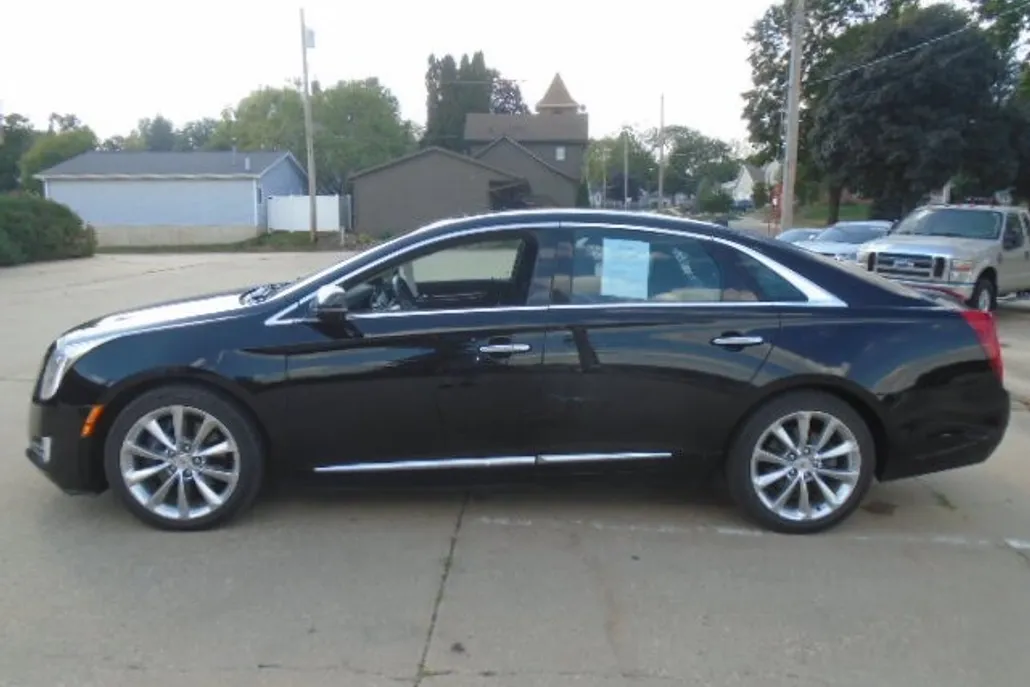 2013 Cadillac XTS Luxury photo 1