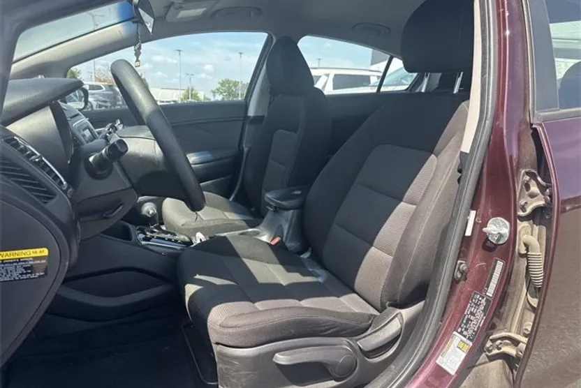 2017 Kia Forte LX Base photo 1