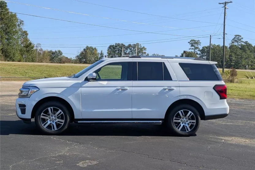 2023 Ford Expedition Limited photo 1