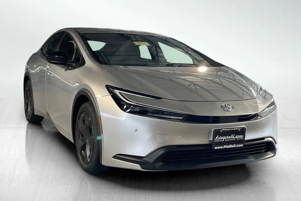 2025 Toyota Prius LE photo 1