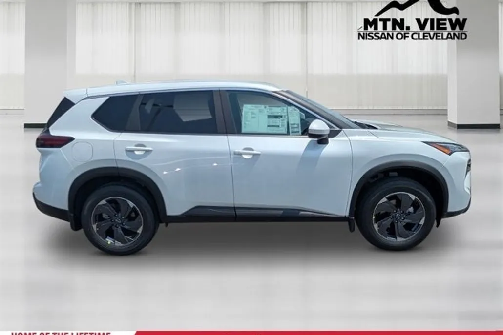 2025 Nissan Rogue SV photo 1