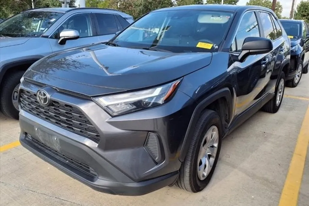 2024 Toyota RAV4 LE photo 1