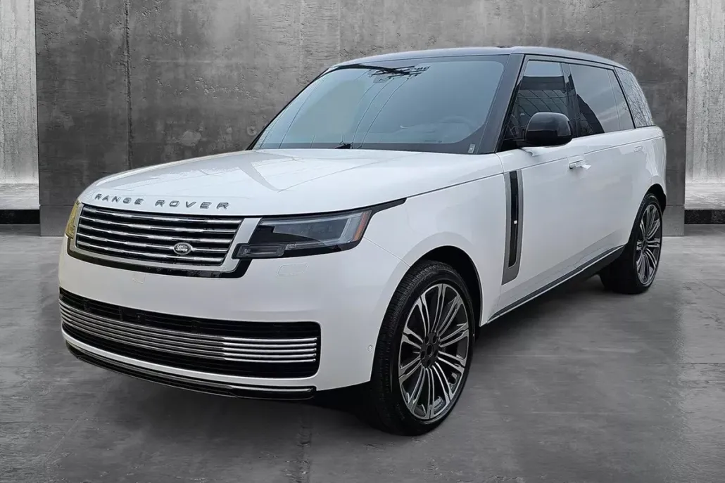2025 Land Rover Range Rover SV photo 1