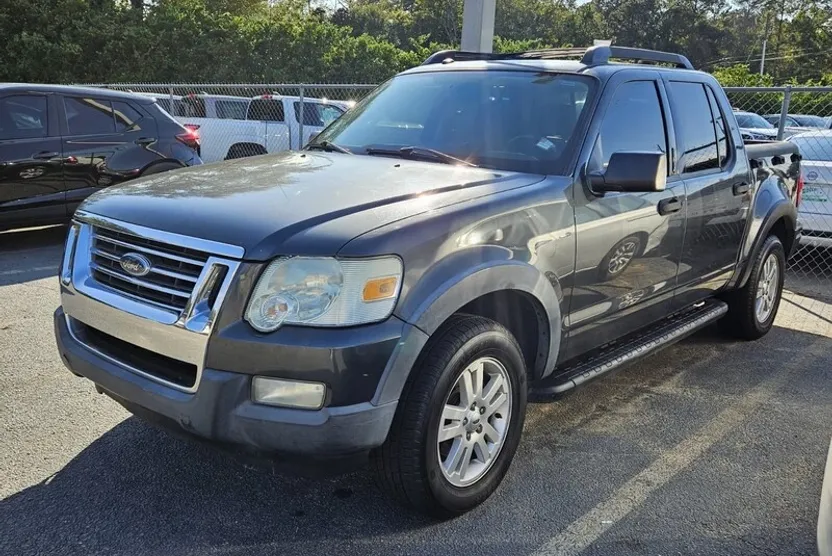 2010 Ford Explorer Sport Trac XLT photo 1
