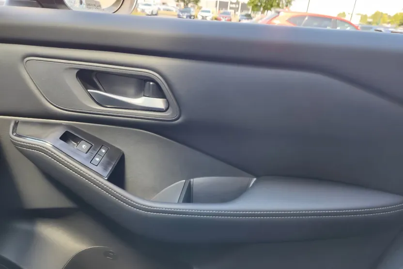 2026 Nissan Rogue SV photo 1