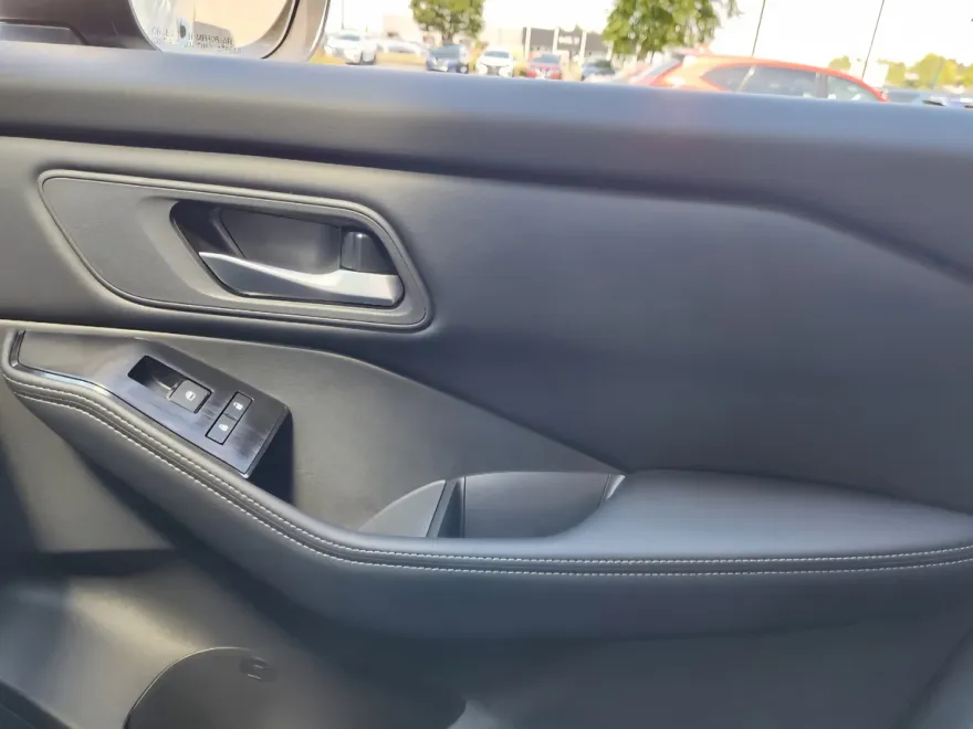 2026 Nissan Rogue SV photo 1
