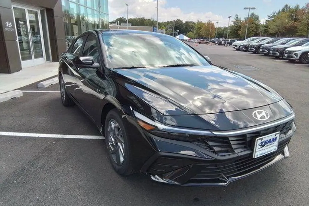 2025 Hyundai Elantra Hybrid Blue photo 1