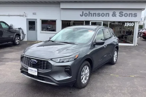 2023 Ford Escape Titanium photo 3
