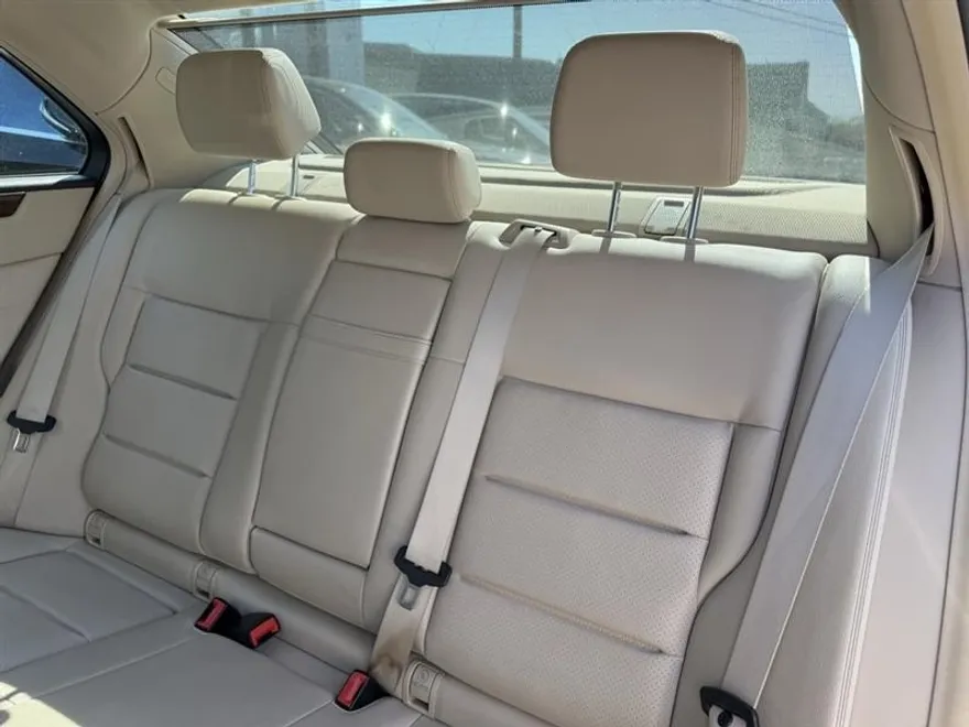 2015 Mercedes Benz E 350 photo 12