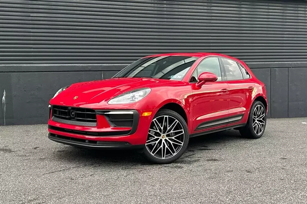 2025 Porsche Macan photo 1