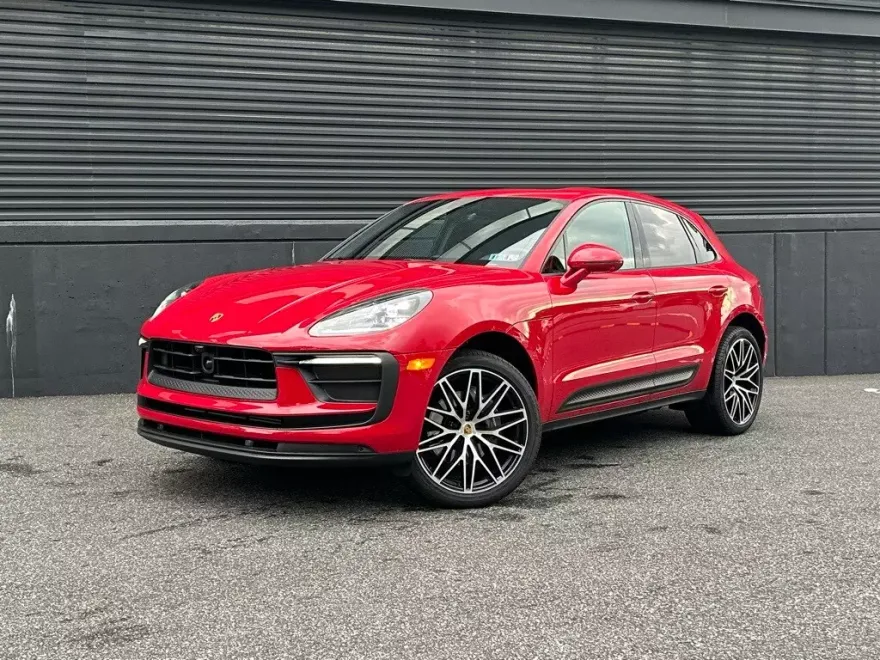 2025 Porsche Macan photo 1