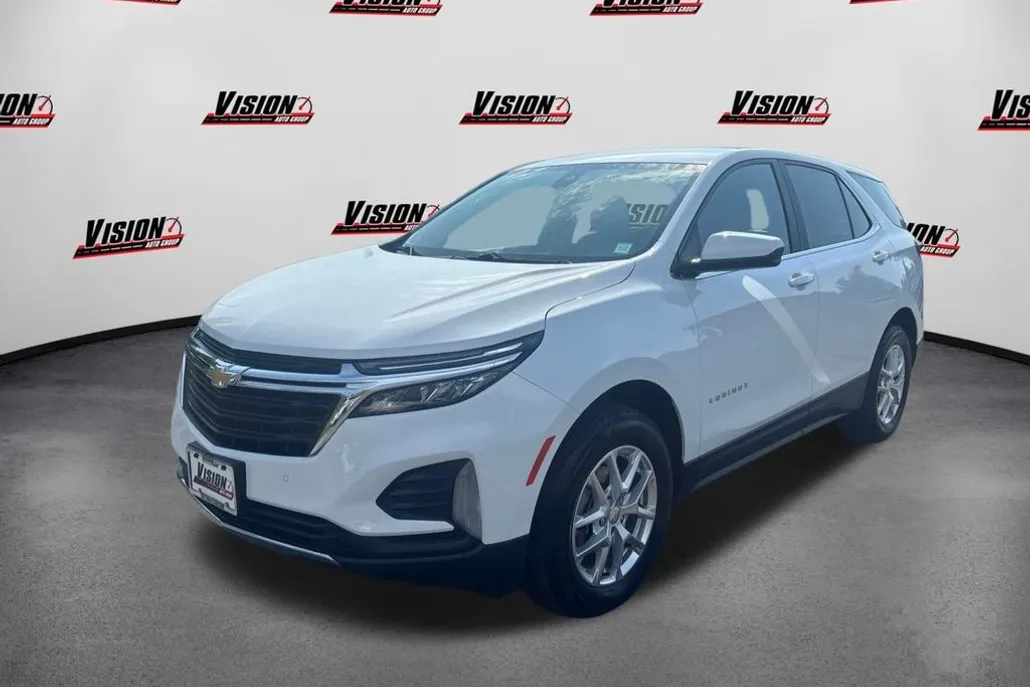 2022 Chevrolet Equinox LT photo 1