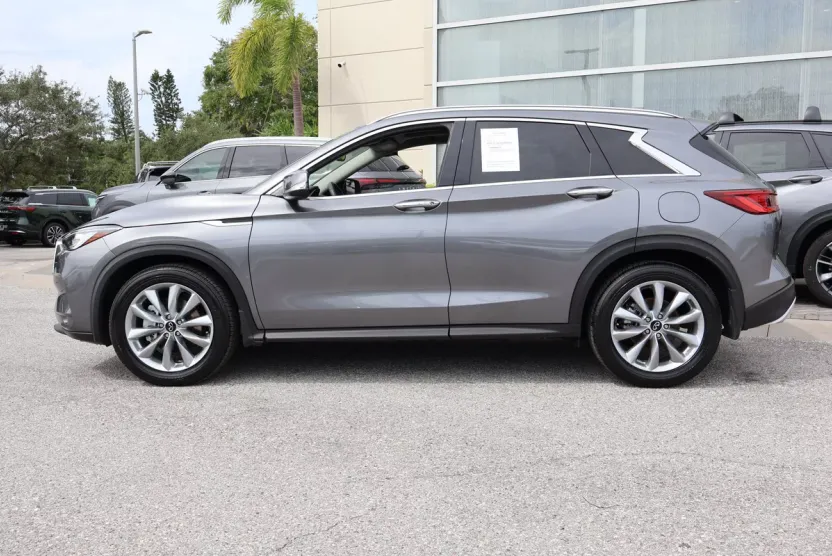 2022 Infiniti QX50 Luxe photo 1