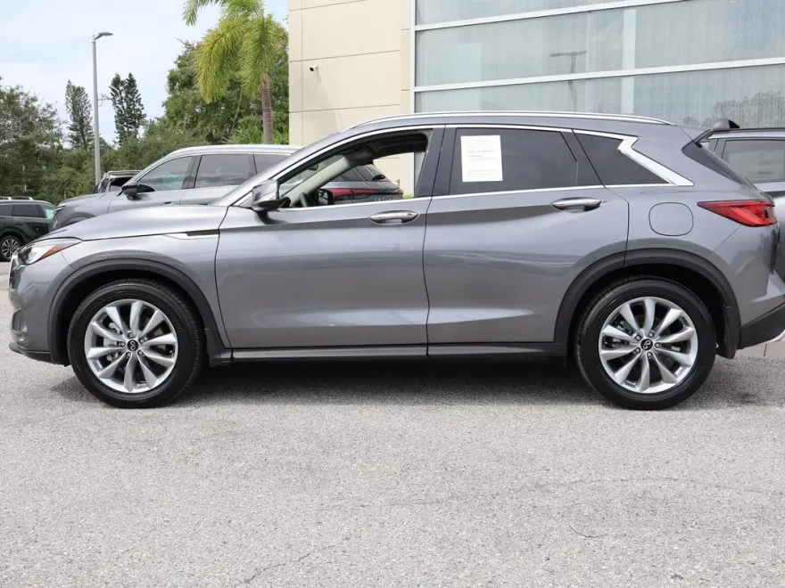 2022 Infiniti QX50 Luxe photo 1