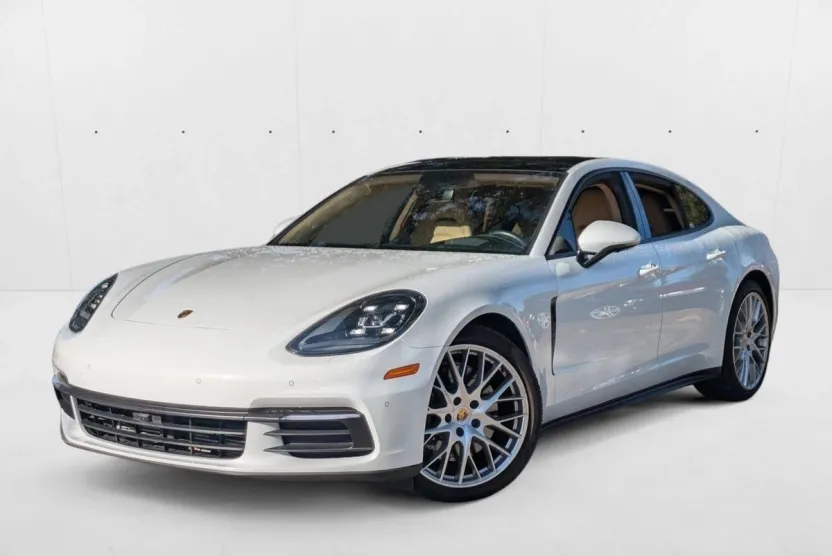 2020 Porsche Panamera 4 photo 1