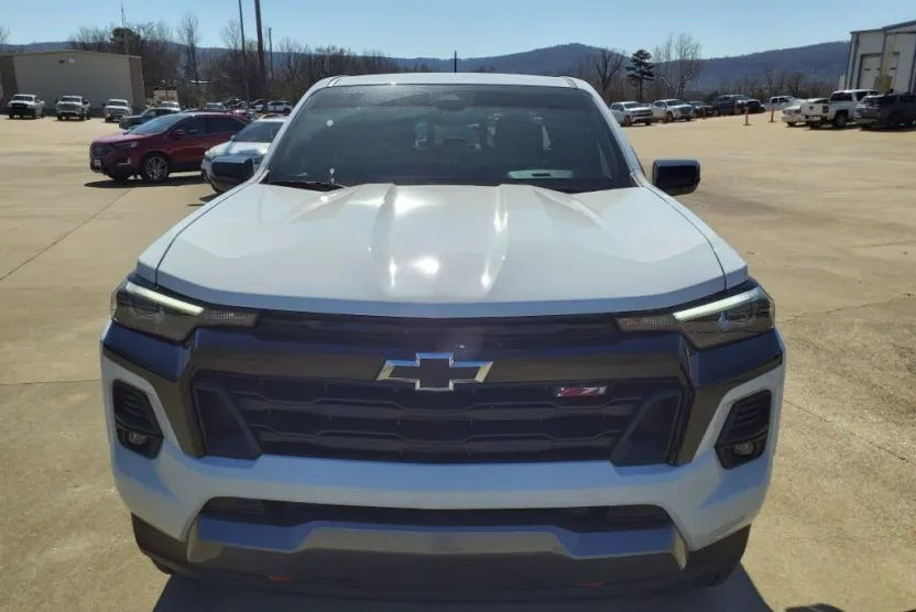 2023 Chevrolet Colorado Z71 photo 1