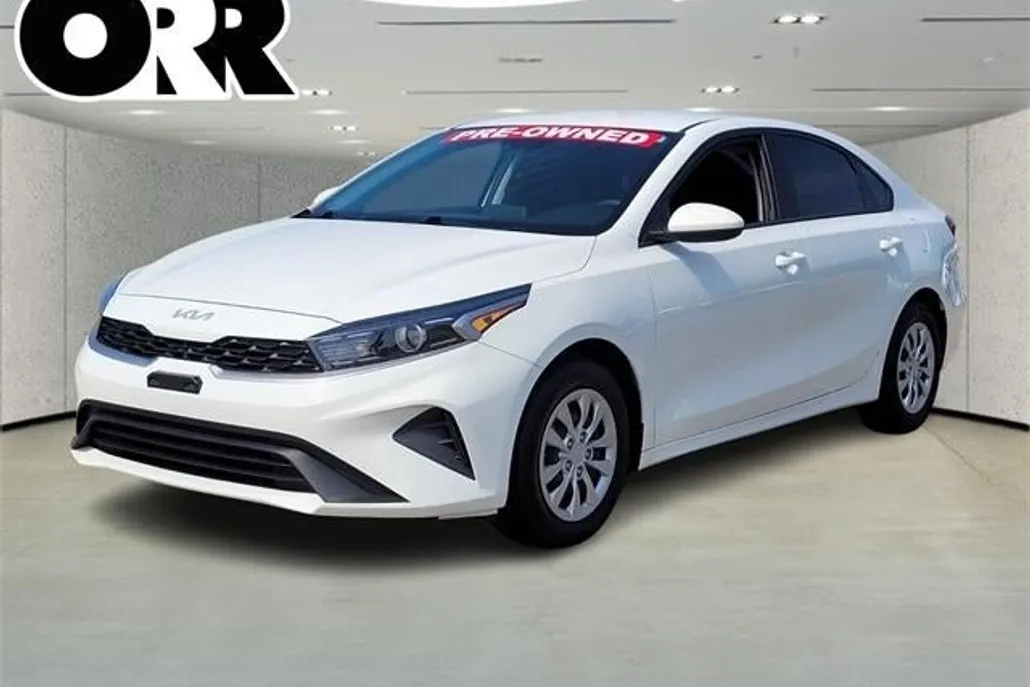 2023 Kia Forte LX photo 1