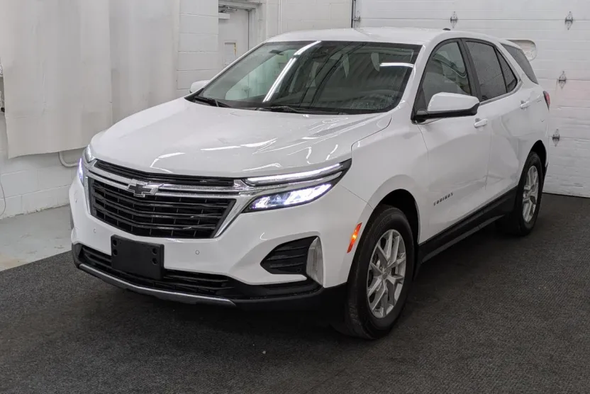 2023 Chevrolet Equinox LT photo 1