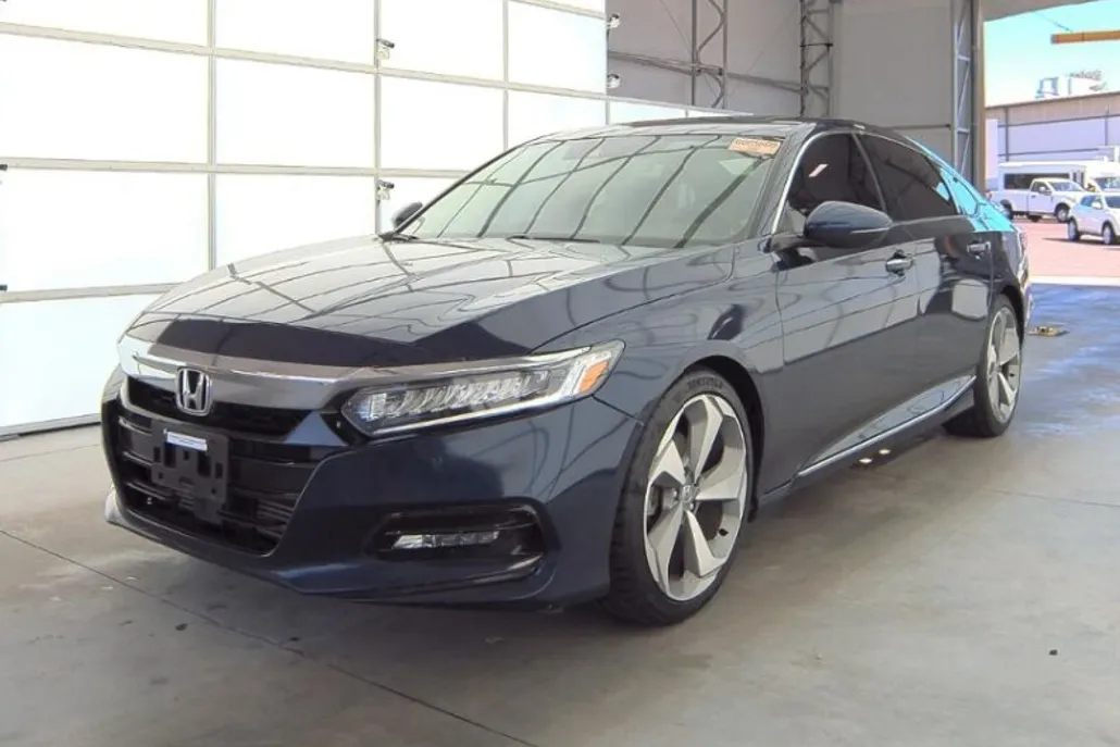 2018 Honda Accord Touring photo 1