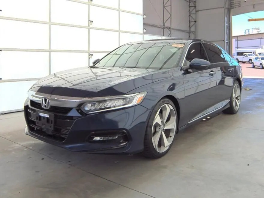 2018 Honda Accord Touring photo 1