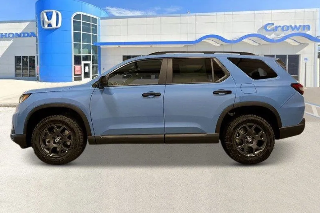 2025 Honda Pilot TrailSport photo 1