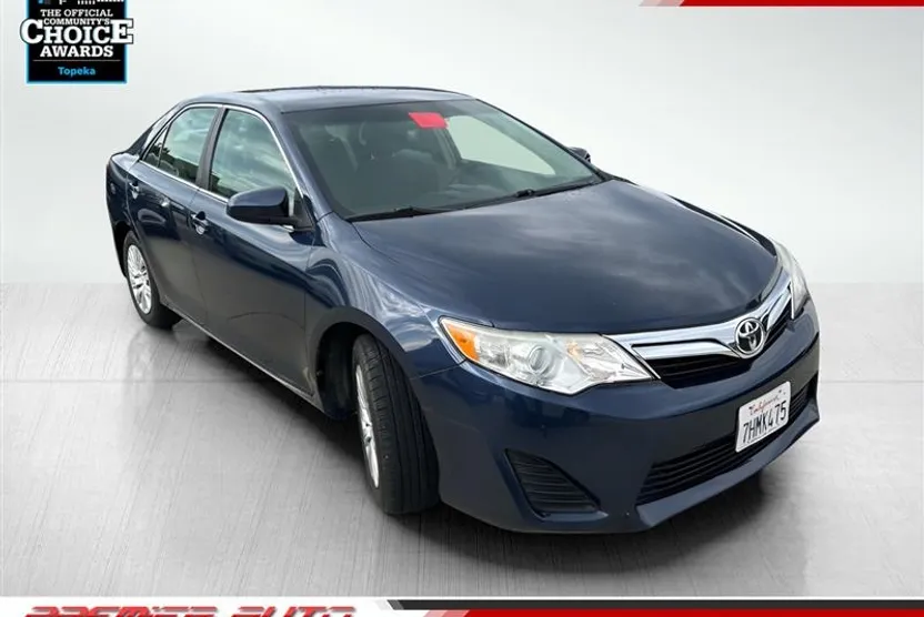 2014 Toyota Camry LE photo 1