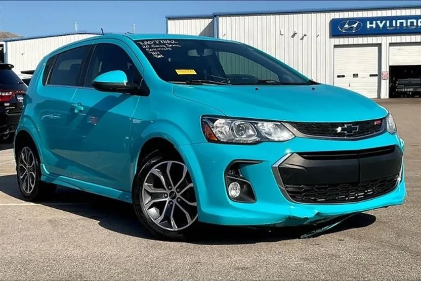 2020 Chevrolet Sonic LT photo 1